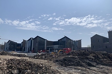 向建黨100年獻(xiàn)禮項(xiàng)目南湖湖濱（嘉絹印象、鴛湖里弄、南湖書院、南堰新景），經(jīng)與工地積極努力配合1000多臺(tái)配電箱在100天內(nèi)基本完成交付。